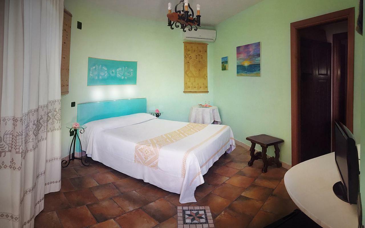 Le Quattro Mura Bed and Breakfast Pula Εξωτερικό φωτογραφία